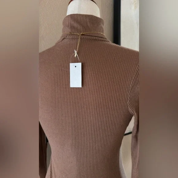 Elegant Brown Ribbed Bodysuit - Picture 9 of 9